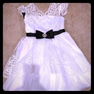 Little girls formal wear lace dress size 5t